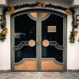 Doppelflueglige Eingangstuer Mit Bronzetuergriffen