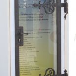 Rundbogentuer Mit Geschmiedeten Baendern Und Mit Stuezkegeln Angeschlagen