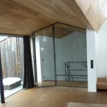 Glasabtrennung Mit Gehtr Mit Zarten Profilen Eingefa Sst